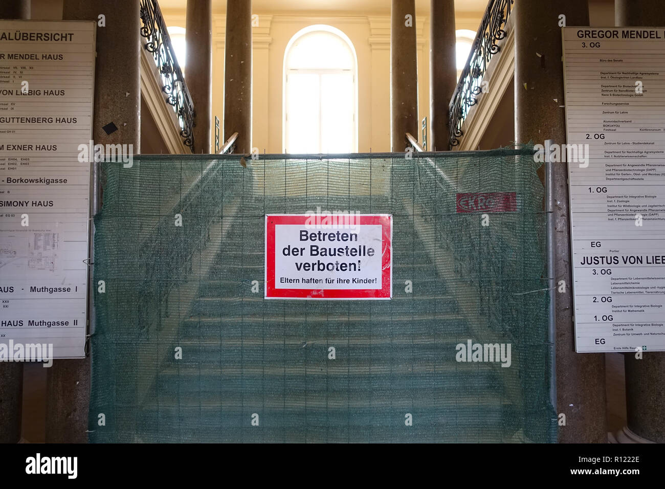Schild 'Betreten Verboten' – Mehrsprachig (6 Sprachen), Alu/Dibond, 200x300 Mm, 3 Mm Stark, Ungebohrt