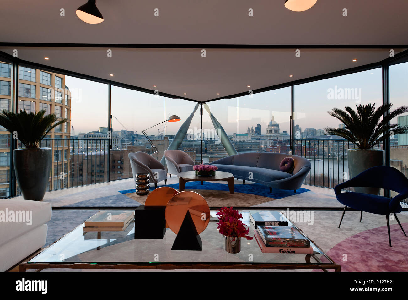 Luxury apartment london hi-res stock photography and images - Alamy