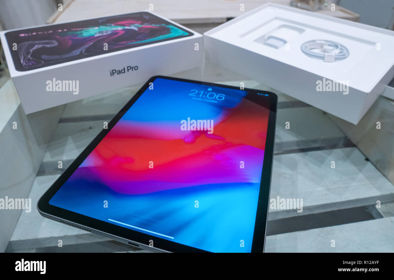 Apple Ipad Back Stock Photos Apple Ipad Back Stock Images Alamy