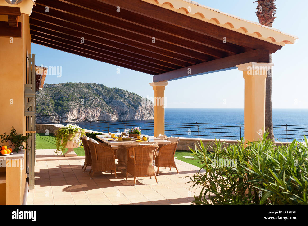 Dining area on Mediterranean patio Stock Photo Alamy