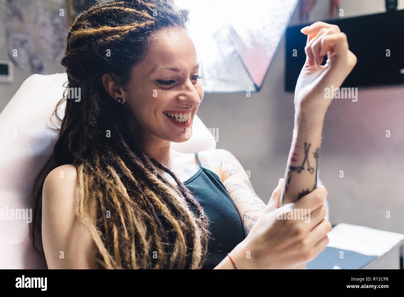 Woman in tattoo parlour Stock Photo