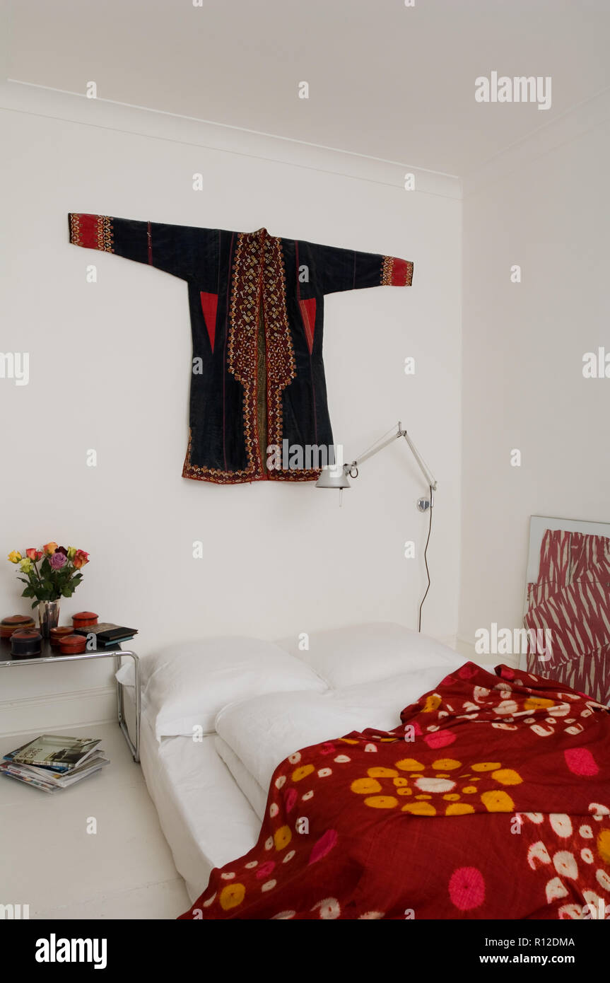 Oriental style bedroom Stock Photo - Alamy