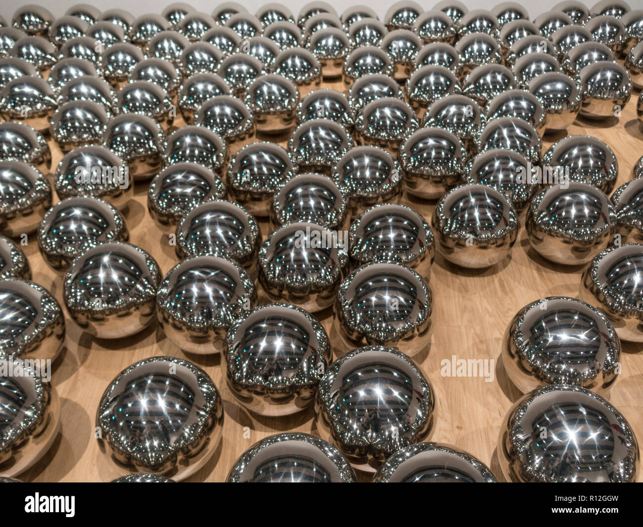 Silver balls hires stock photography and images Alamy