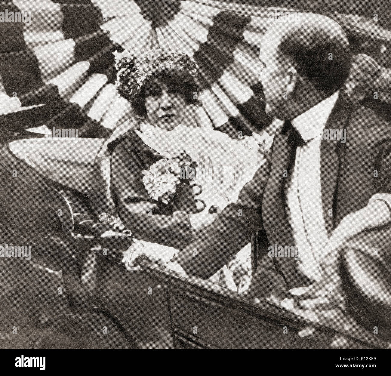 Sarah Bernhardt In Prospect Park Brooklyn New York 1917 Sarah Bernhardt Born Henriette Rosine Bernard 1844 1923 French Stage Actress From La Esfera Published 1921 Stock Photo Alamy