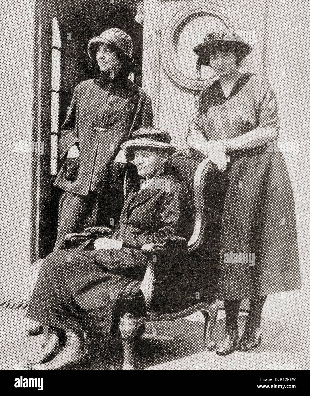 Madame Curie, centre, seen here with her two daughters.  Marie Skłodowska Curie, born Maria Salomea Skłodowska, 1867 – 1934. Polish and naturalized-French physicist and chemist.  From La Esfera, published 1921. Stock Photo