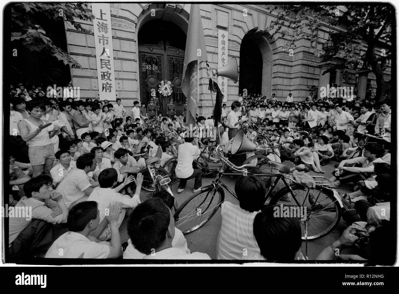 China Shanghai a few days after the massacre in Tiananmen Square in June 1989. Scans made in 2018 Students march along the Bund in Shaghai in protest at the deaths of fellow students in Beijing. Stock Photo