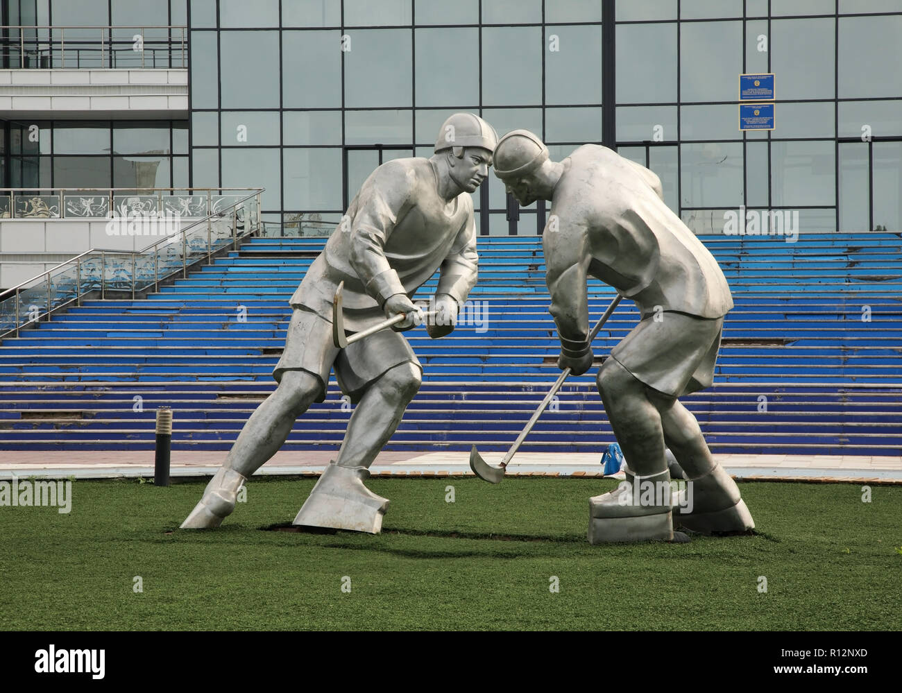 Hockey player statue hires stock photography and images Alamy