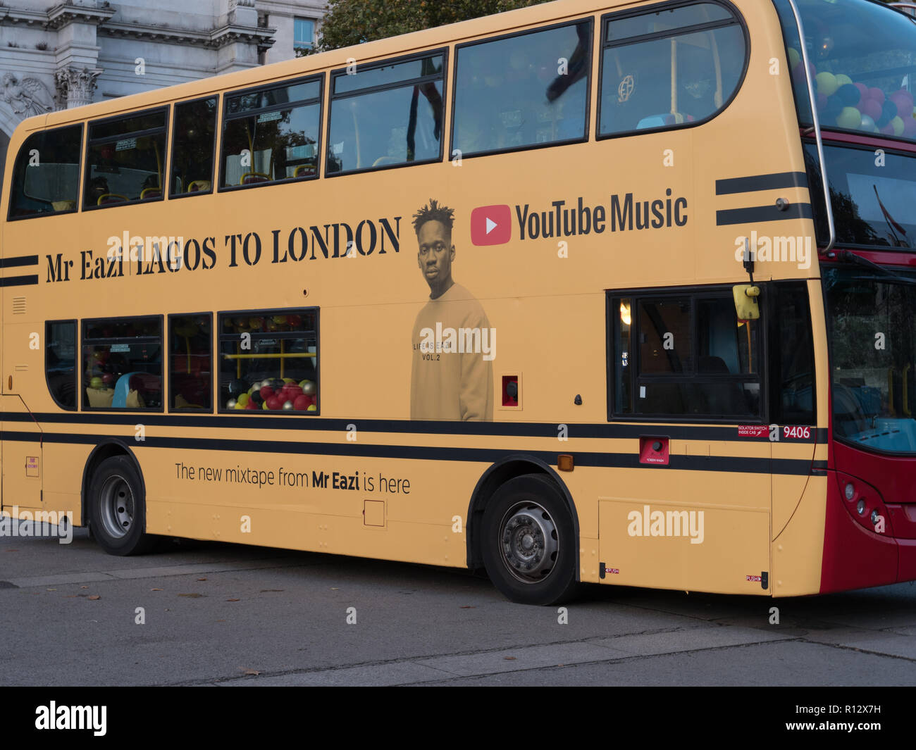 London, 8th November 2018. Mr Eazi, singer songwriter from Nigeria, with a tremendous following and viewing on YouTube is releasing the album ‘Lagos to London’ on 9th November. The mixtape has 15 tracks of African tradition, Afrobeat and R&B. The celebration of the new record starting at Marble Arch today. Credit: Joe Kuis / Alamy Live News Stock Photo