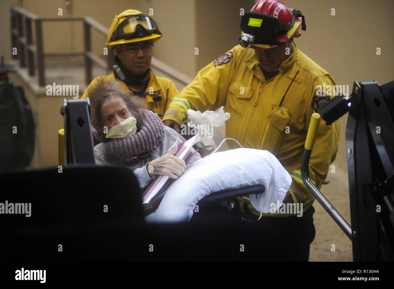 Paradise, California, USA. 8th Nov, 2018. Paradise, California, U.S. - Chico Fire and Rescue firefighters help Vera Loyd into a medical transport so she can be evacuated from the Paradise Skilled Nursing home. Credit: Neal Waters/ZUMA Wire/Alamy Live News Stock Photo