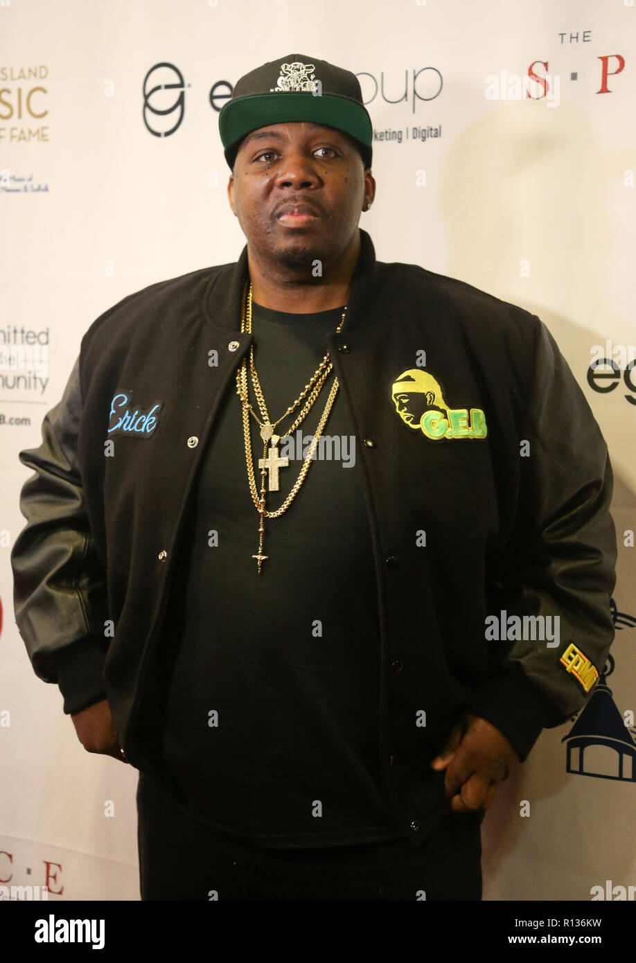 Westbury, New York, USA. 8th Nov 2018. Rapper Erick Sermon of EPMD attends the 2018 Long Island Music Hall of Fame induction ceremony at The Space at Westbury on November 8, 2018 in Westbury, New York. Credit: AKPhoto/Alamy Live News Stock Photo
