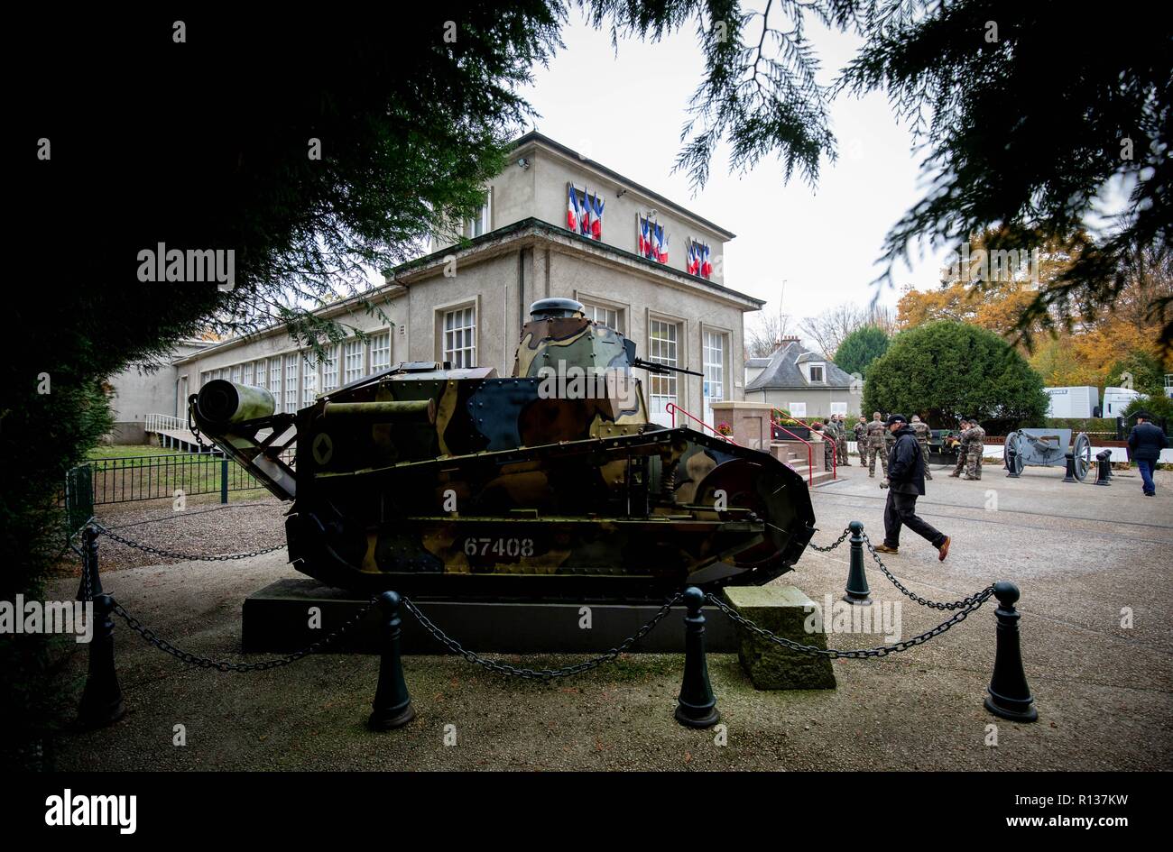 09 November 2018, France (France), Compiègne: 09.11.2018, France, Compiègne: A historical tank stands on the site of the armistice memorial near Compiègne. Chancellor Merkel and French President Macron will meet on 10.11.2018 in Compiègne, the place where the ceasefire was signed, to commemorate the end of the First World War 100 years ago. Photo: Kay Nietfeld/dpa Stock Photo