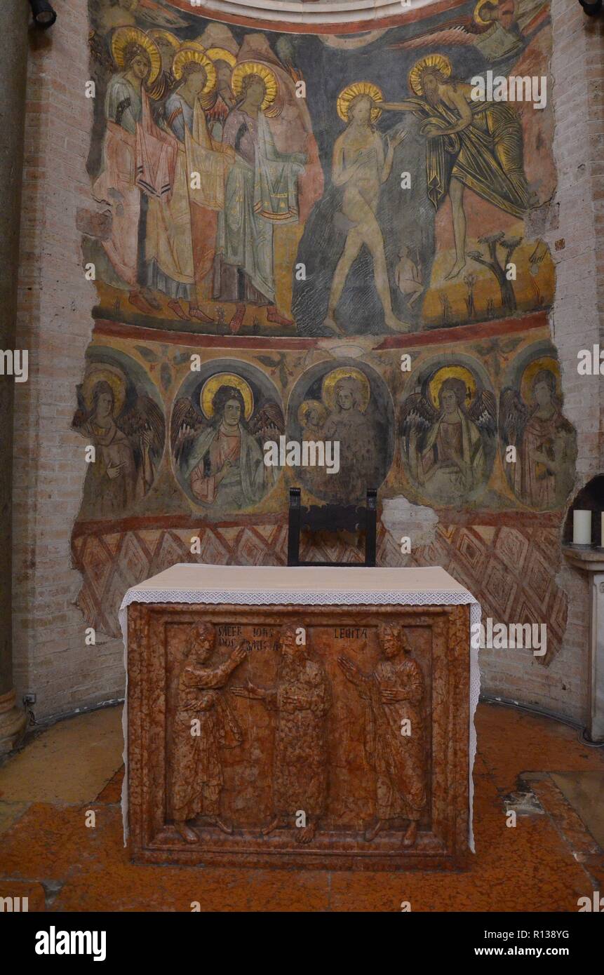 Parma, eine Stadt in der Emilia-Romagna, Italien: Fresken im romanischen Baptisterium Stock Photo