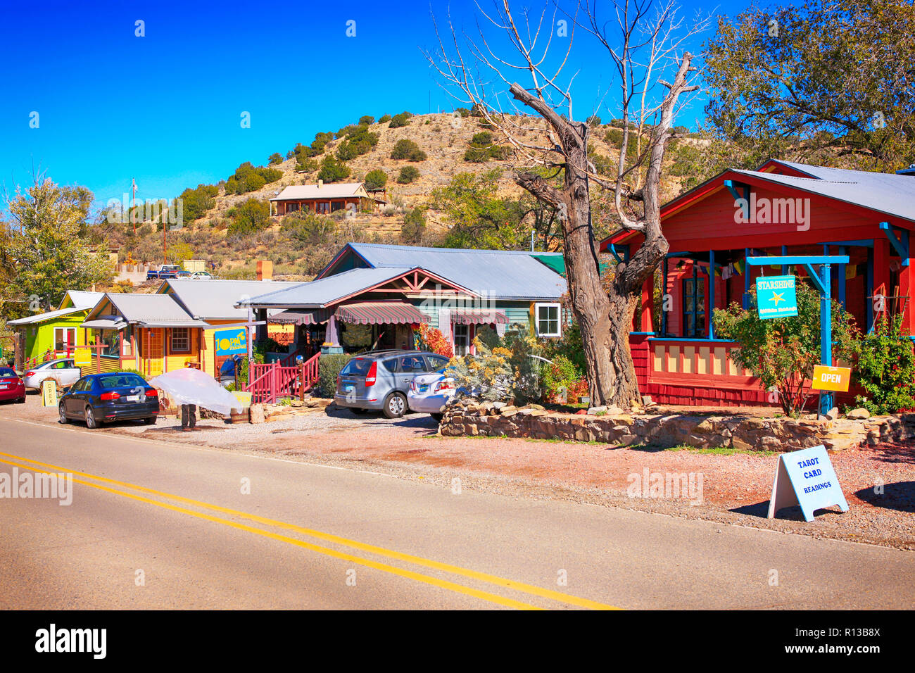 Arts and crafts shops hires stock photography and images Alamy
