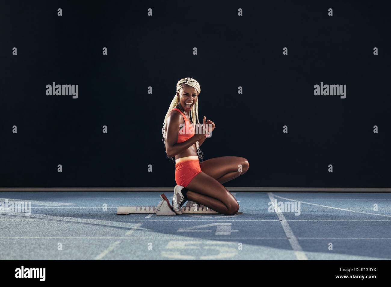 Female sprinter starting block hi-res stock photography and images - Alamy