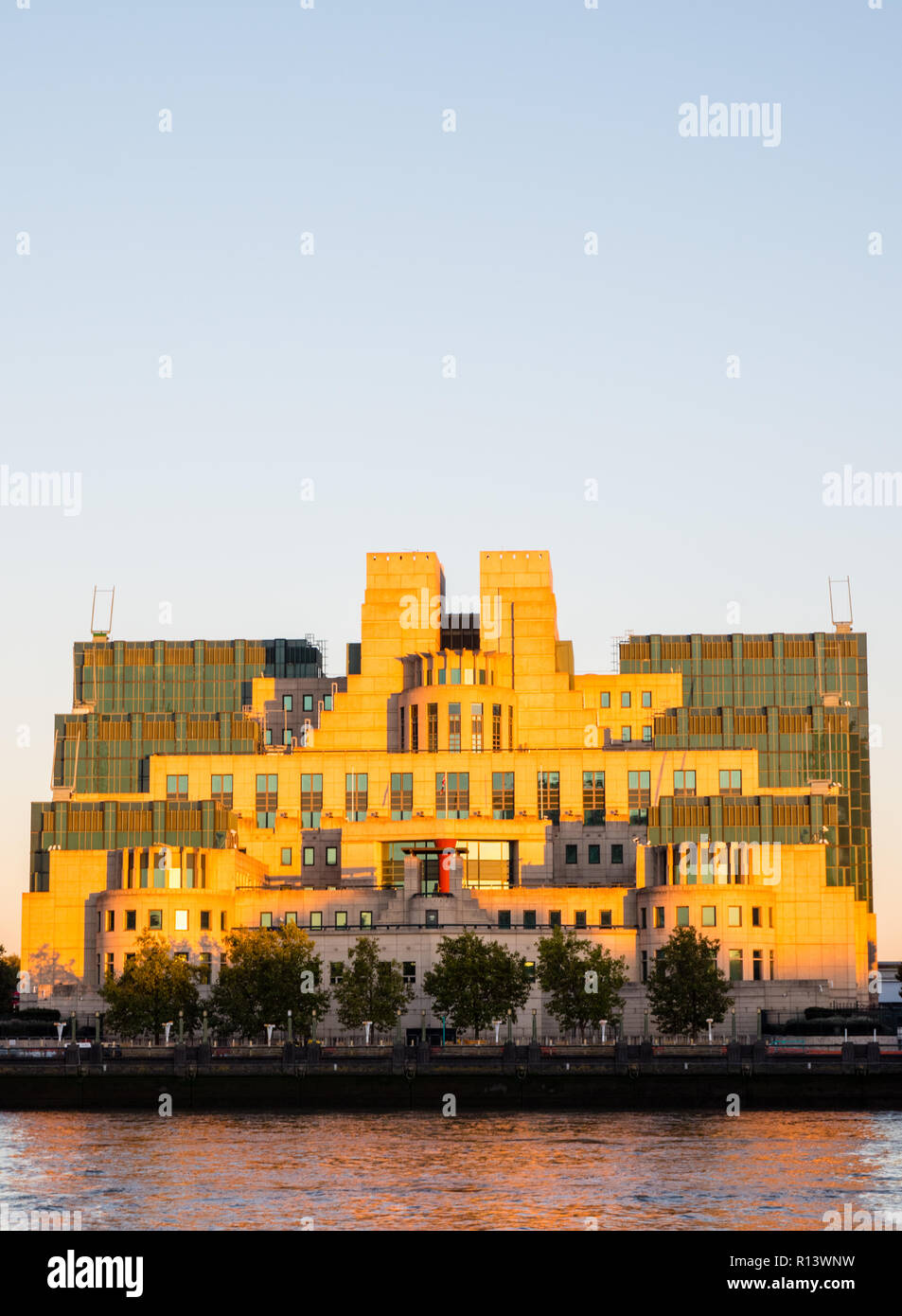 Evening Sunlight, Secret Intelligence Service MI6, River Thames, Lambeth, London, England, UK, GB. Stock Photo