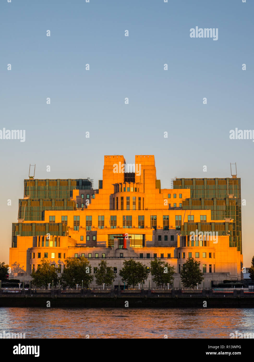 Evening Sunlight, Secret Intelligence Service MI6, River Thames, Lambeth, London, England, UK, GB. Stock Photo