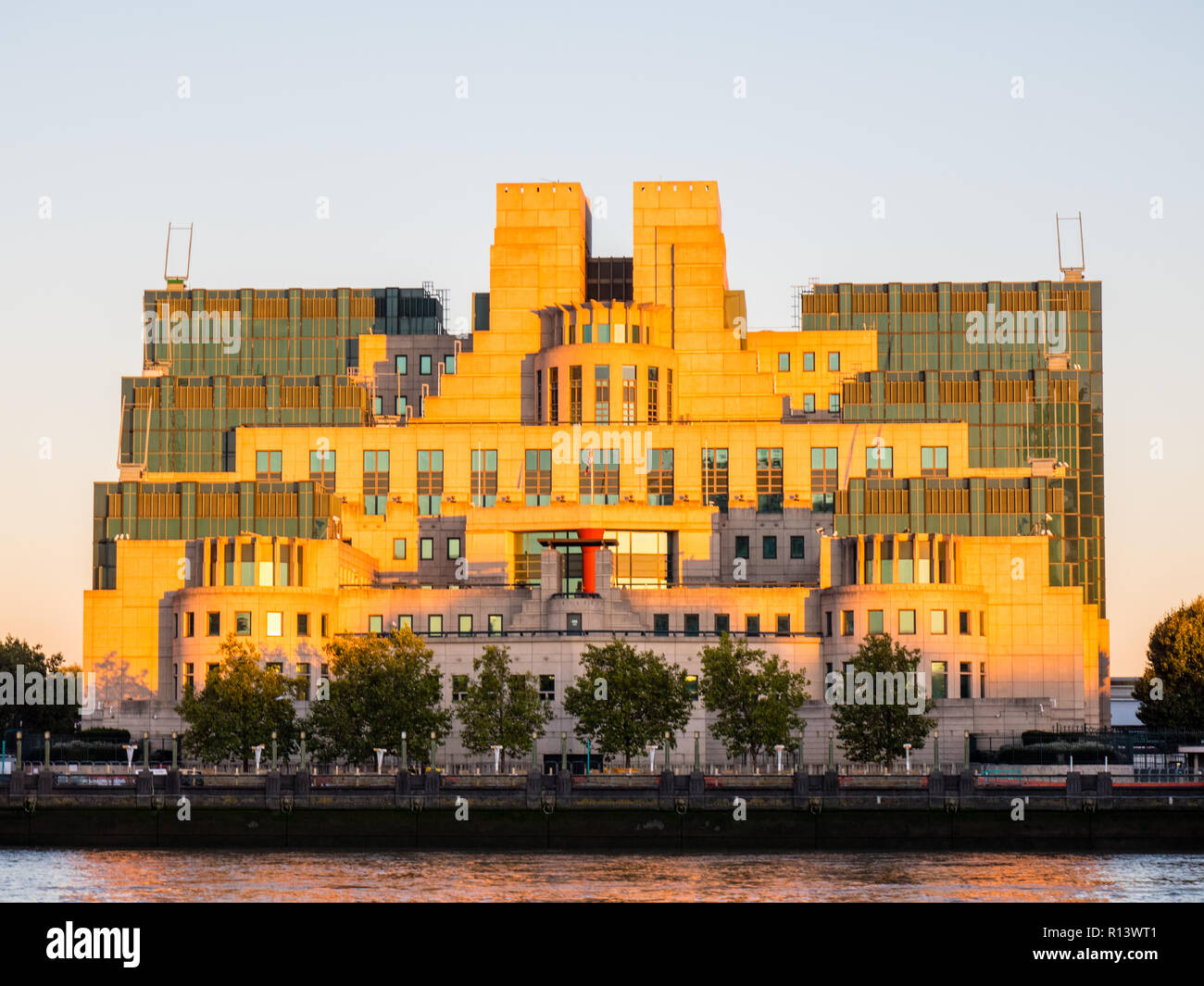 Evening Sunlight, Secret Intelligence Service MI6, River Thames, Lambeth, London, England, UK, GB. Stock Photo