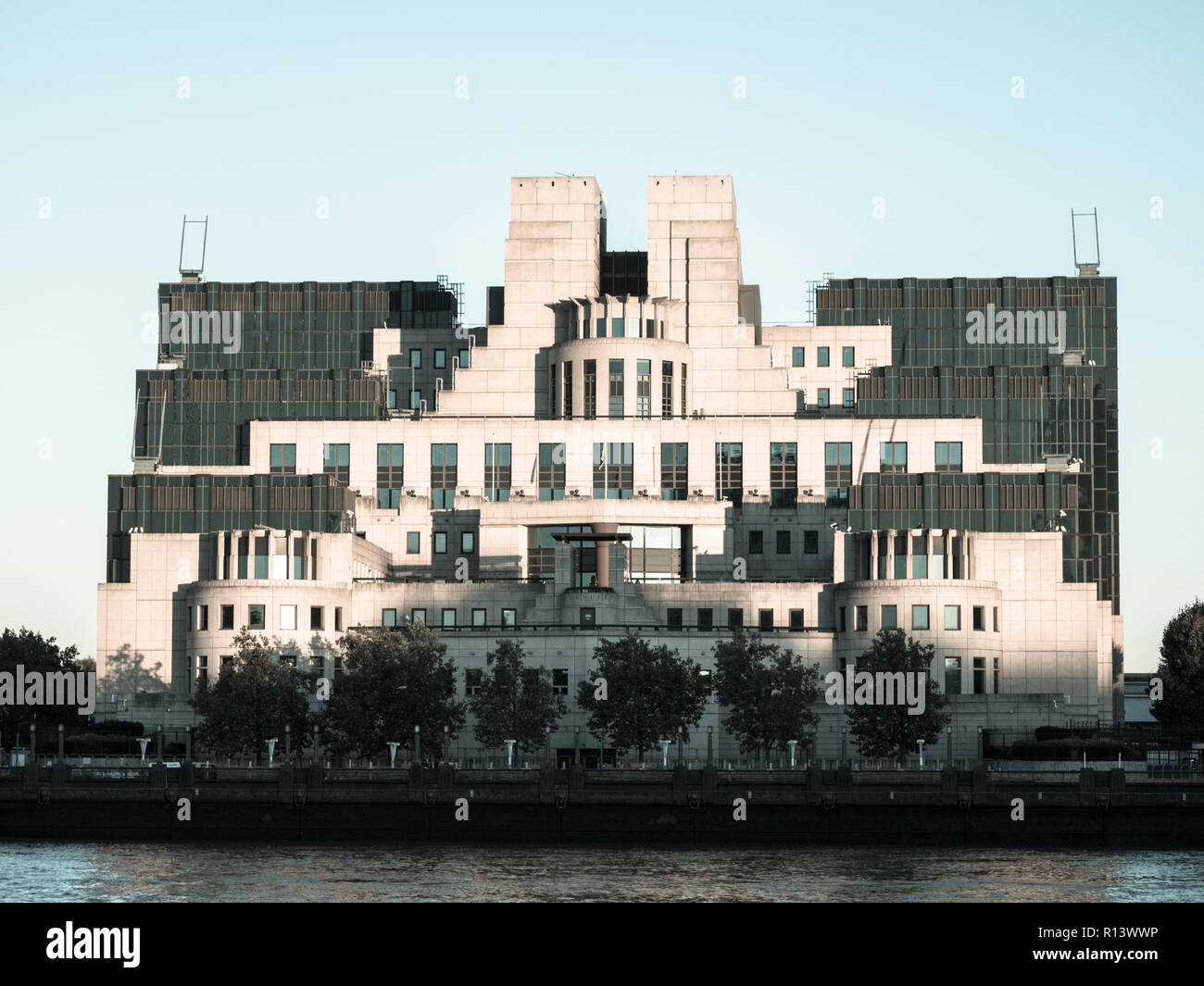 Evening Sunlight, Secret Intelligence Service MI6, River Thames, Lambeth, London, England, UK, GB. Stock Photo