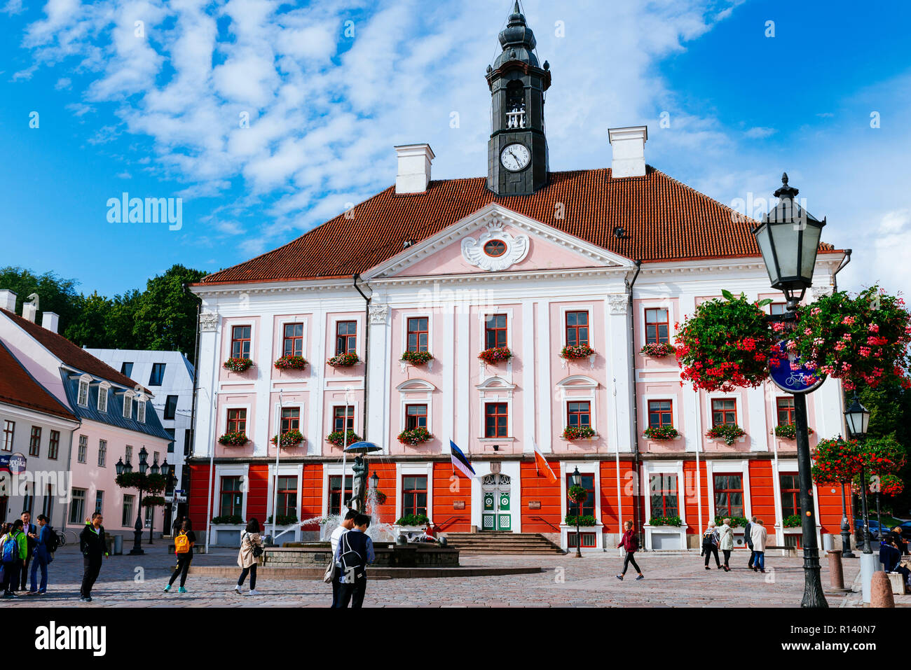 Tartu town hall and the fountain of kissing students, Tartu, Tartu County, Estonia, Baltic states, Europe. Stock Photo