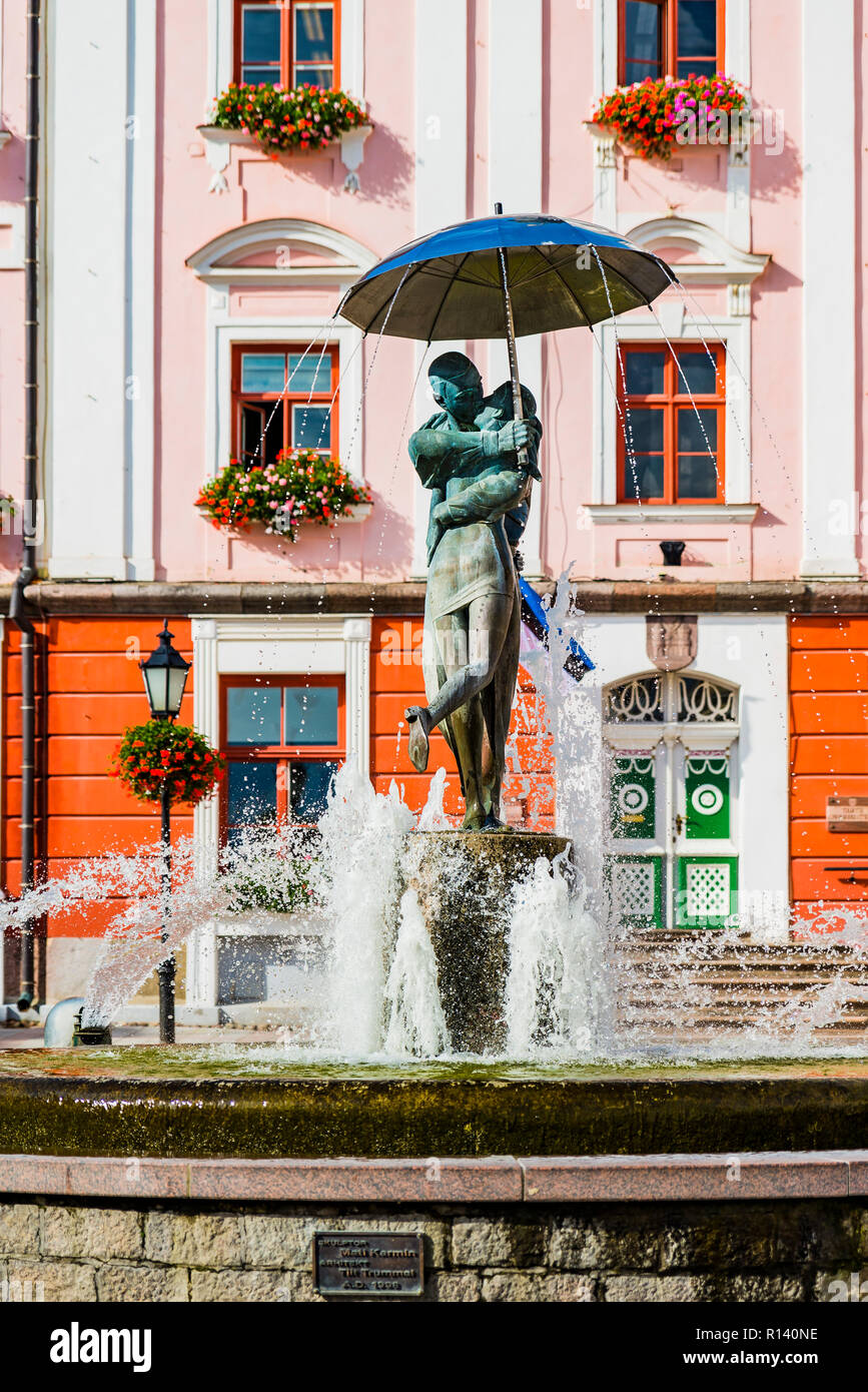 Fountain of kissing students, in the background the town hall. Tartu, Tartu County, Estonia, Baltic states, Europe. Stock Photo
