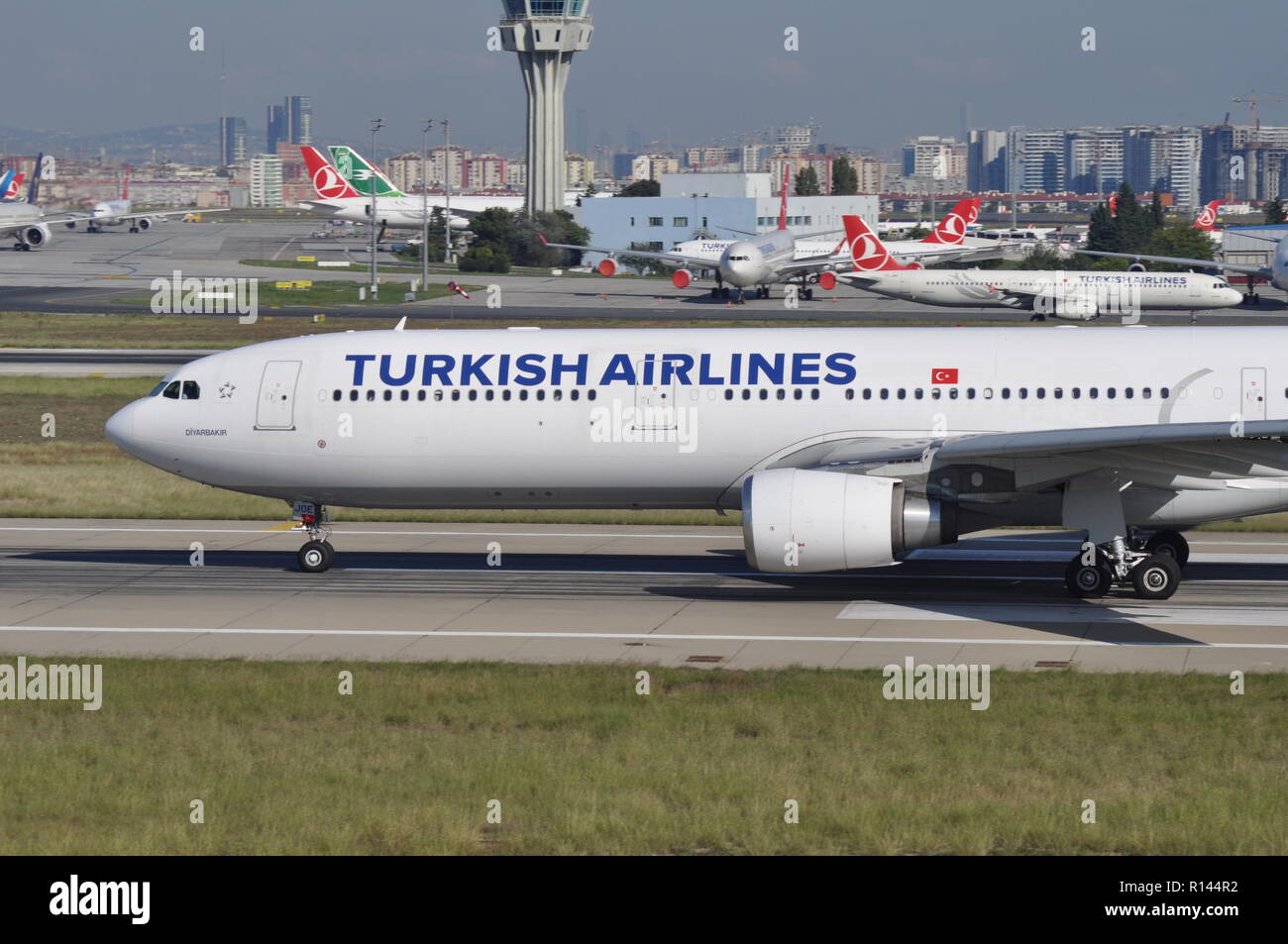 THY - TURKISH AIRLINES AIRBUS A330.-300 TC-JOE Stock Photo - Alamy