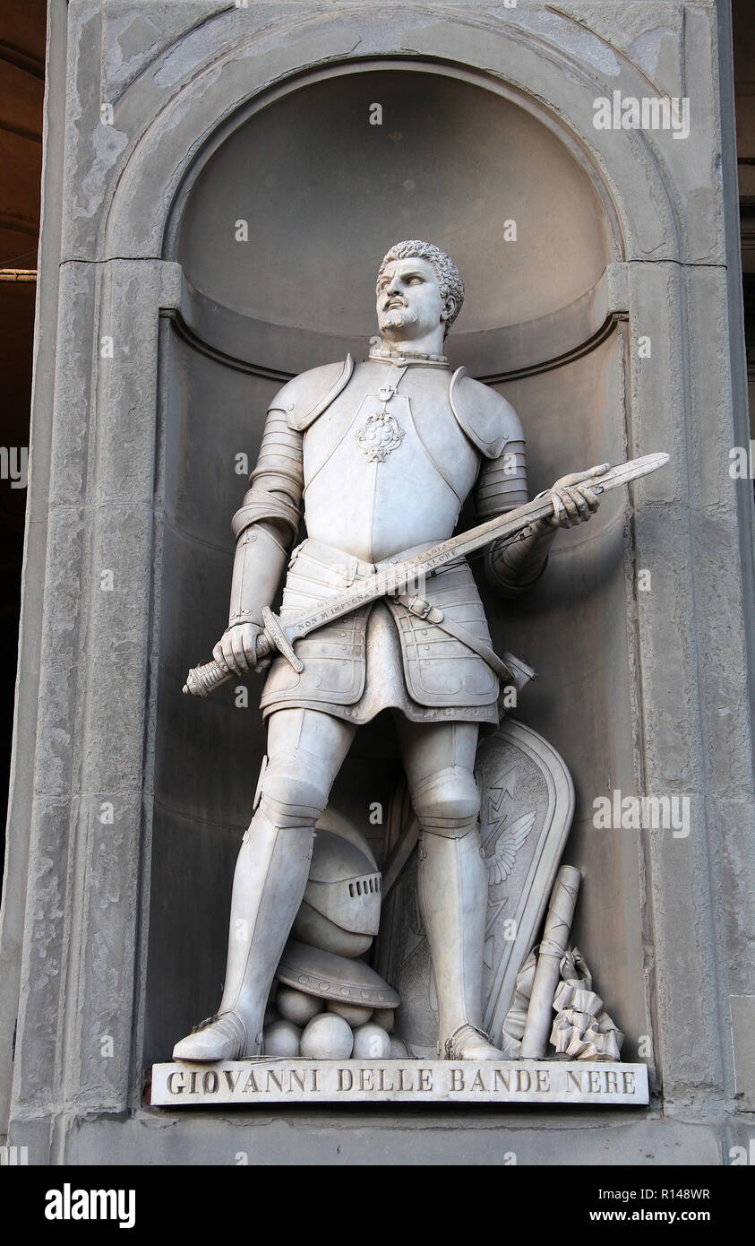 Statue of Giovanni delle Bande Nebe on the outside of the Uffizi