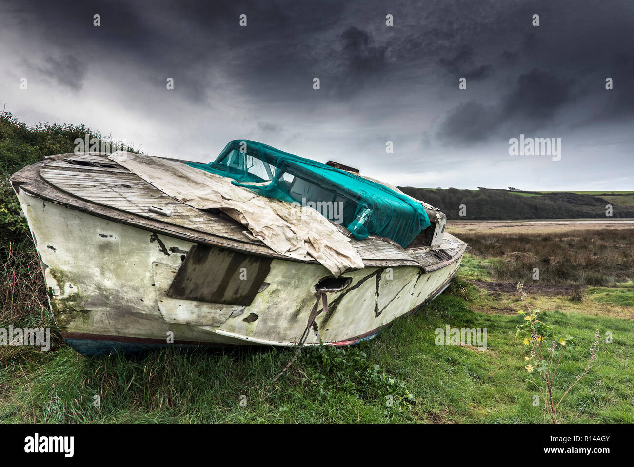 The wreck of a boat abandoned in the Gannel Estuary in Newquay in Cornwall. Stock Photo