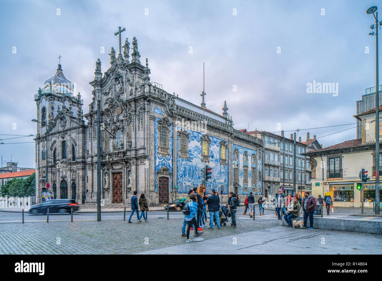 Carmelitas Church (Igreja dos Carmelitas Descalços, left) and Carmo Church  (Igreja do Carmo), Porto, Portugal Stock Photo - Alamy