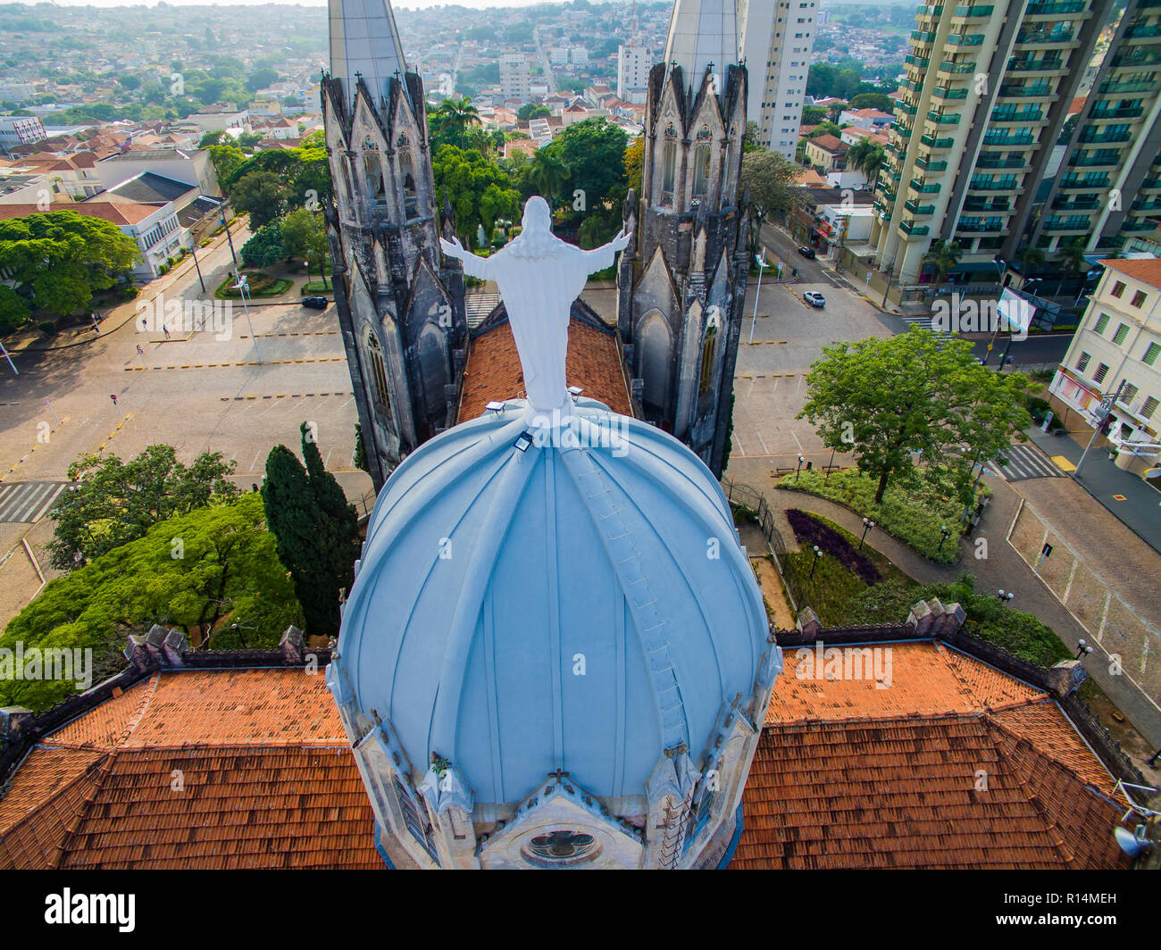 Statue jesus on top church hires stock photography and images Alamy
