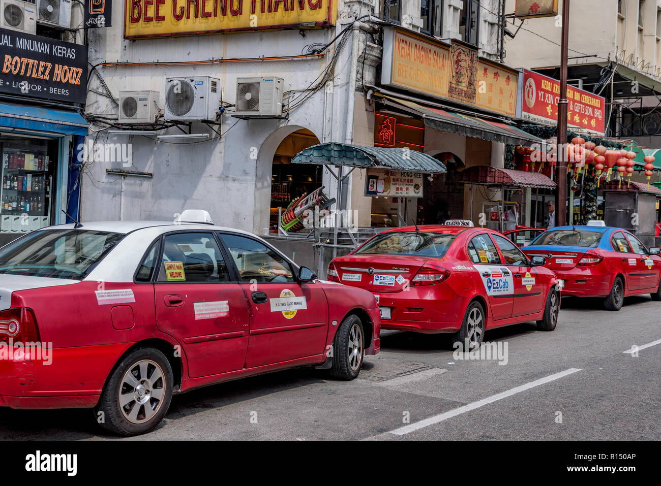 Kuala Lumpur Malaysia July 21 This Is A Taxi Rank On A Street In Chinatown Which Is A Busy Travel Destination On July 21 2018 In Kuala Lumpur Stock Photo Alamy