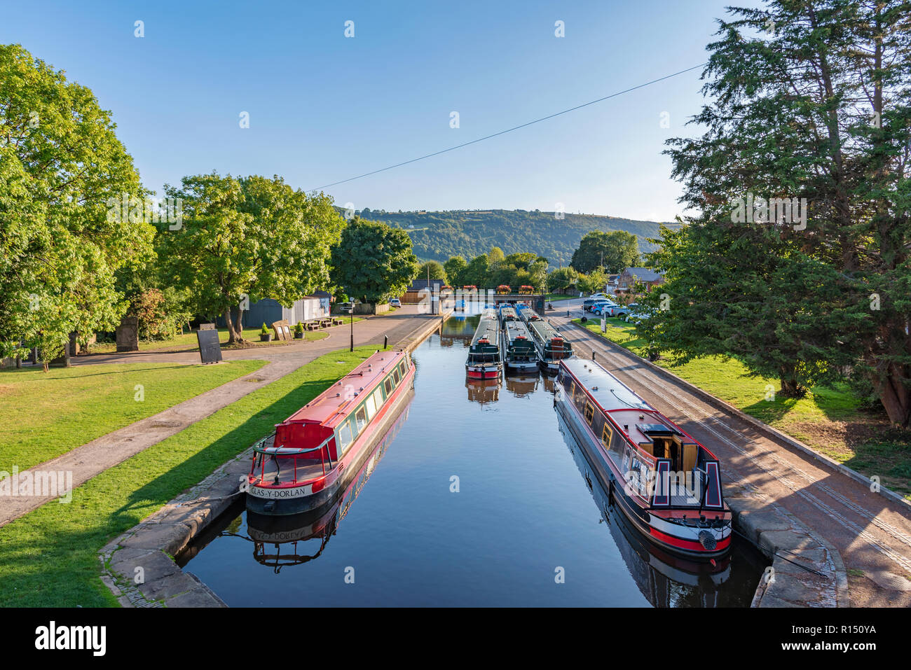 WREXHAM, UNITED KINGDOM - SEPTEMBER 04: View of canal boats on the River Dee near the famous Pontcysyllte Aqueduct  on September 04, 2018 in Wrexham Stock Photo