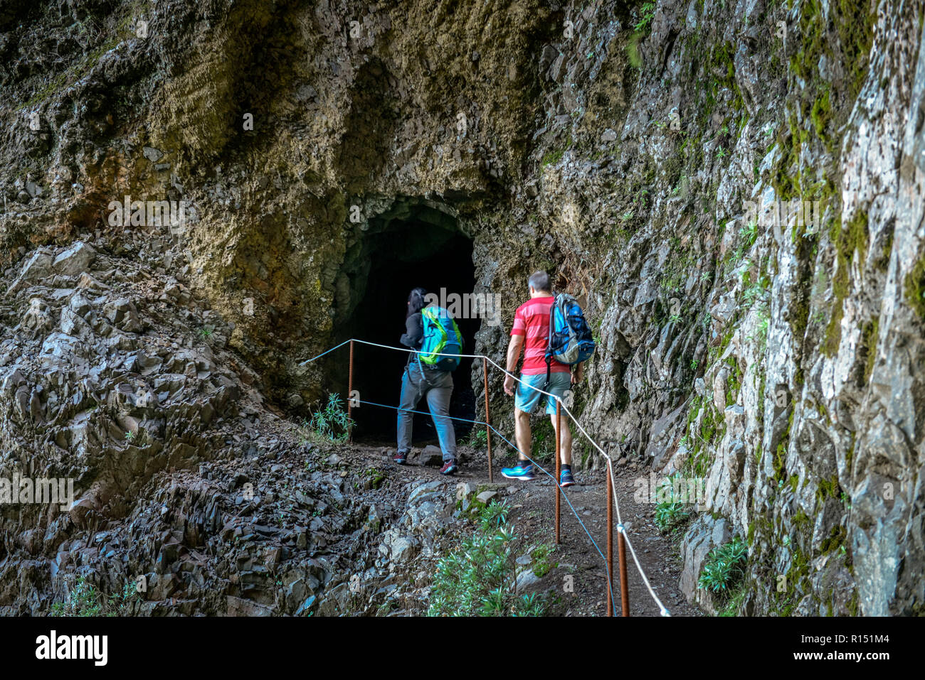 Tunel do Pico do Gato, Wanderweg PR1 vom Pico do Arieiro zum Pico Ruivo, Madeira, Portugal Stock Photo