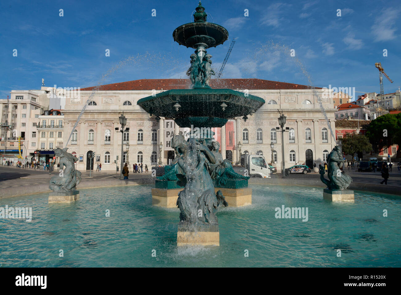 Springbrunnen, Nationaltheater Teatro Nacional D. Maria II, Rossio-Platz, Altstadt, Lissabon, Portugal Stock Photo