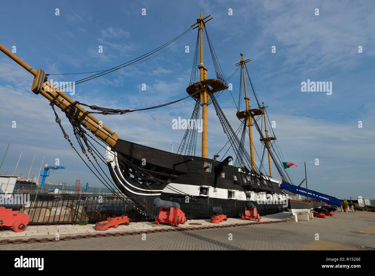 Schulschiff Fragata Dom Fernando II e Gloria, Cacilhas, Lissabon, Portugal Stock Photo