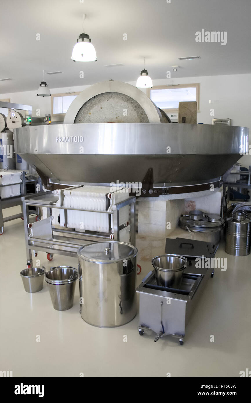 Olive oil machinery hires stock photography and images Alamy