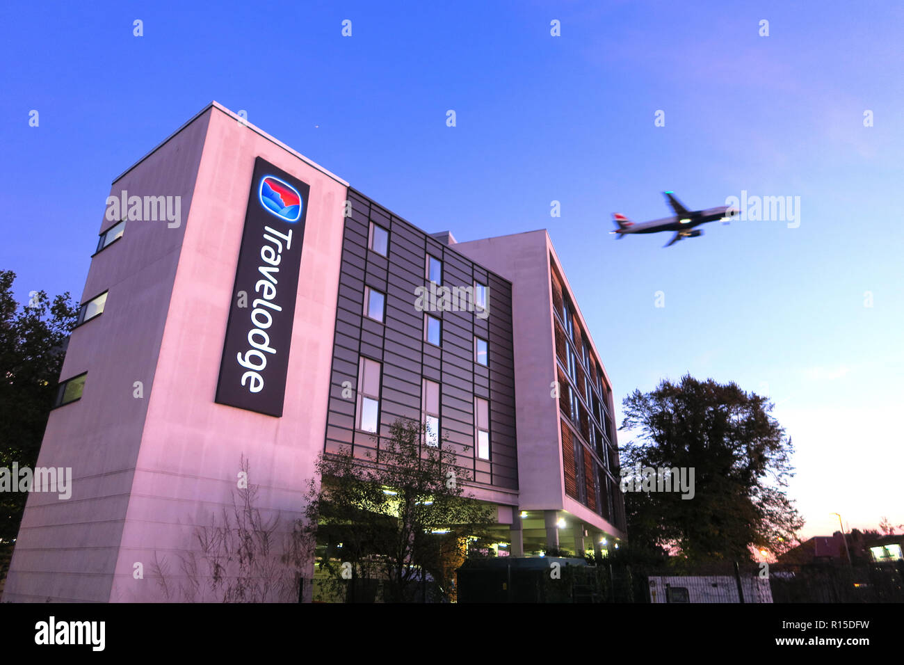 Travelodge hotel , Bath Road, Cranford near Heathrow airport, London, UK Stock Photo - Alamy