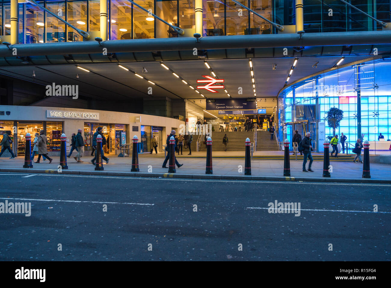 Morning commuters at Cannon Street railway station, London, England, UK Stock Photo