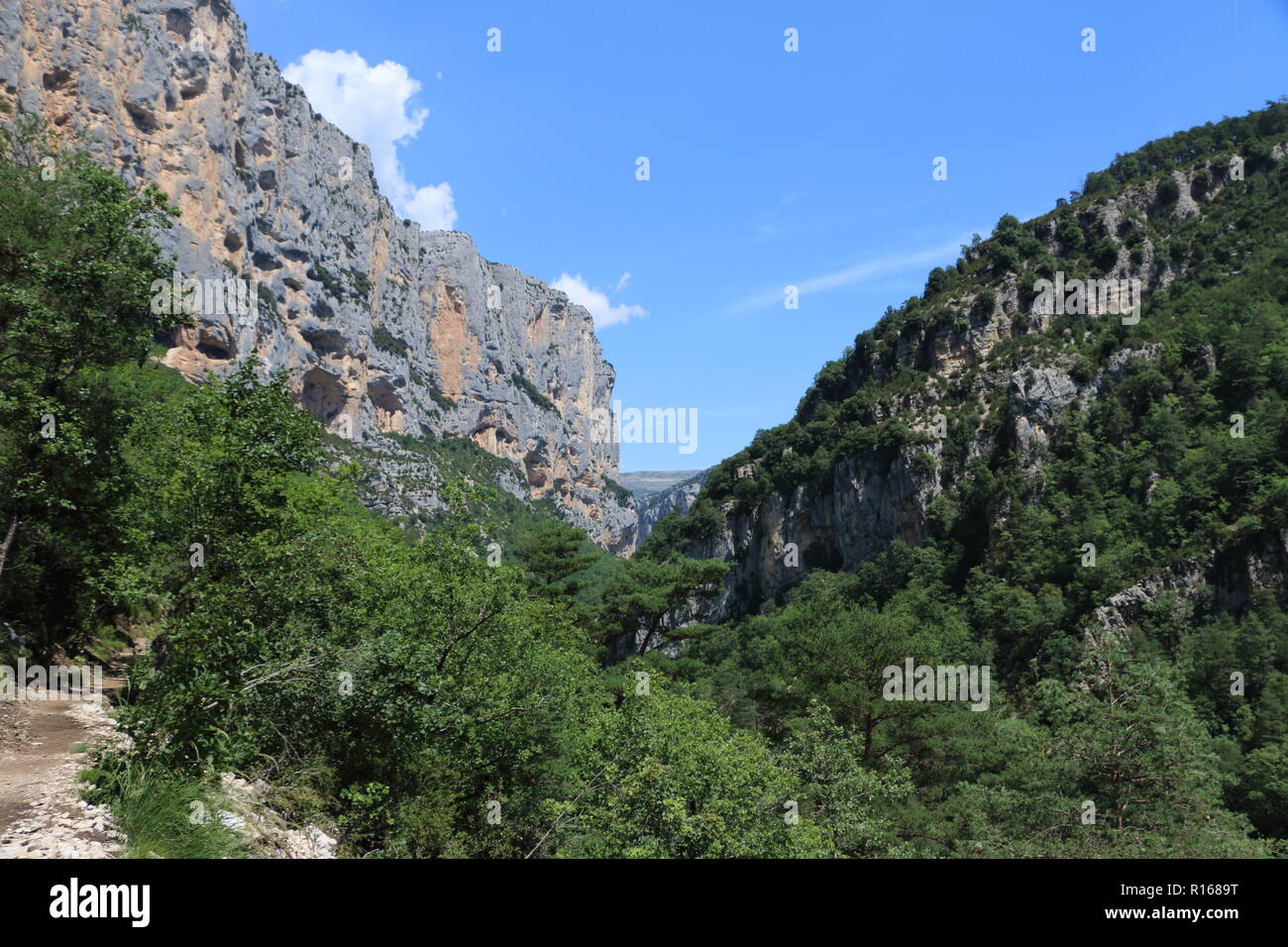 Gorges du verdon cliff hi-res stock photography and images - Alamy