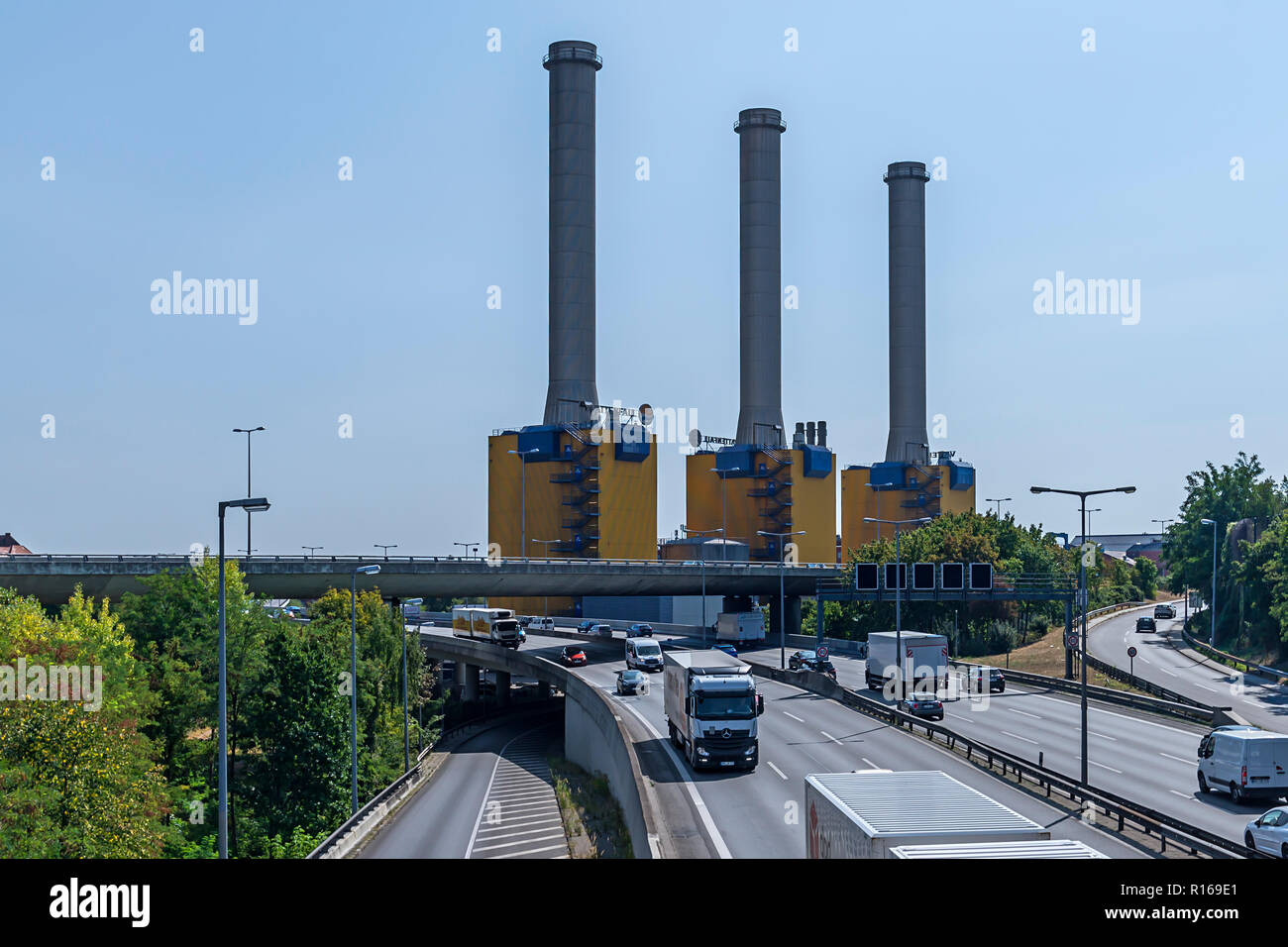 Wilmersdorf combined heat and power plant, below the A 100, Charlottenburg-Wilmersdorf, Berlin, Germany Stock Photo
