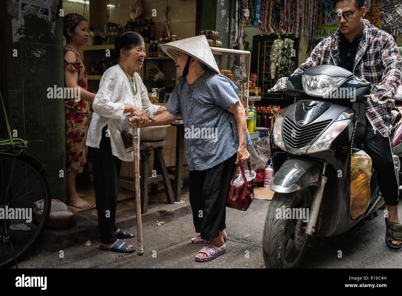 Hanoi elderly women hi-res stock photography and images - Alamy