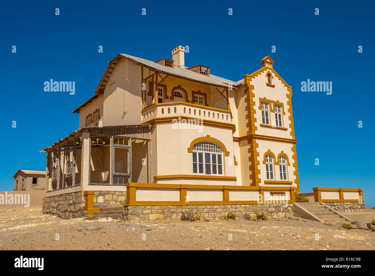 Kolmanskuppe, a ghost town on the Namibian Skeleton coast that had it  origin in diamonds Stock Photo - Alamy