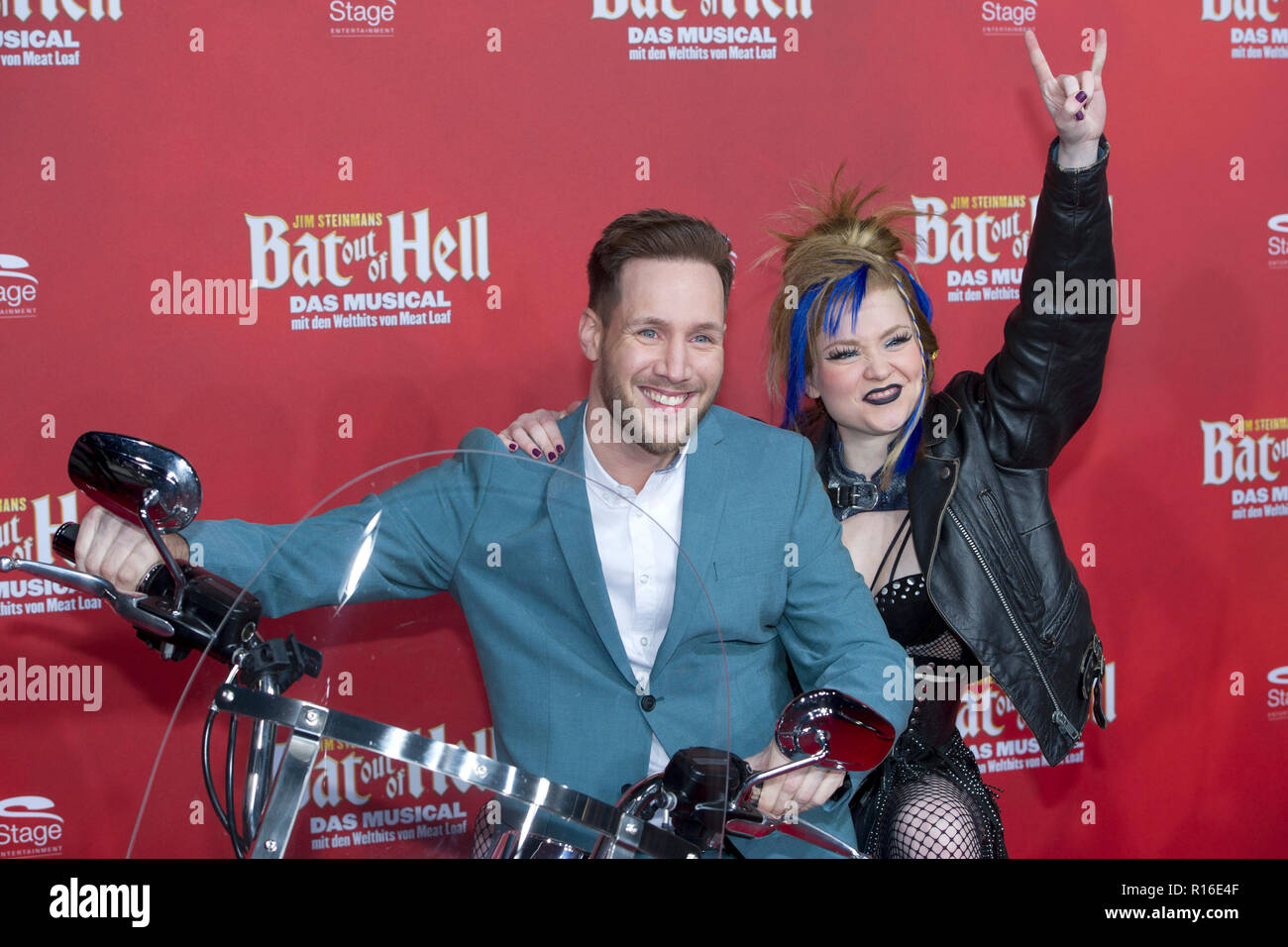 Oberhausen, Deutschland. 08th Nov, 2018. Sven KROLL, moderator, WDR  television, Ida Linnea SVANBERG, musical actress, red carpet, Red Carpet  Show, Germany premiere of the musical "Bat out of Hell" at the Metronom
