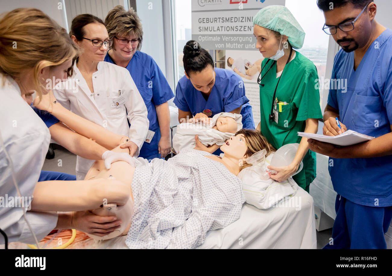 https://c8.alamy.com/comp/R16FHD/berlin-germany-09th-nov-2018-employees-of-the-charit-clinic-for-obstetrics-practice-the-treatment-of-peri-postpartum-bleeding-with-a-birth-simulation-manikin-with-the-simulation-dummy-junior-doctors-and-midwives-at-the-charit-can-train-the-processes-involved-in-childbirth-credit-christoph-soederdpaalamy-live-news-R16FHD.jpg