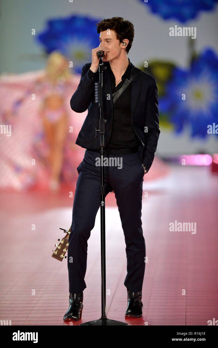 Shawn Mendes On The Runway For 2018 Victoria S Secret Fashion Show Runway Pier 94 New York Ny November 8 2018 Photo By Kristin Callahan Everett Collection Stock Photo Alamy