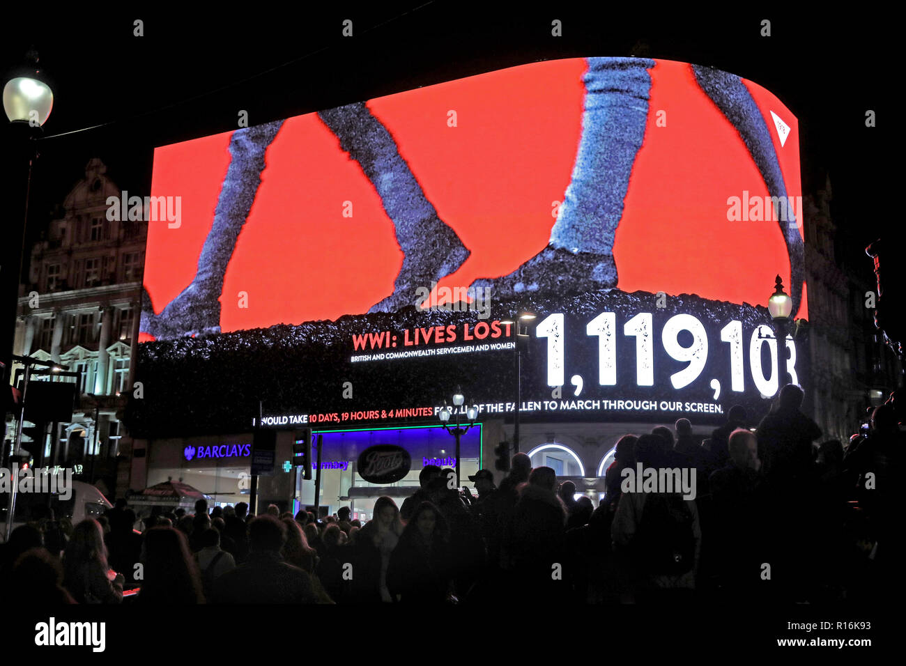 London, UK. 9th Nov, 2018. The screens of Piccadilly Circus swapped advertising for Armistice messages and marching feet ahead of a two minute silence observed at 7pm in remembrance of the 100th anniversary of the Armistice at Piccadilly Circus in London. Crowds gathered to watch as the sound of marching feet echoed through the surrounding streets. Credit: Paul Brown/Alamy Live News Stock Photo