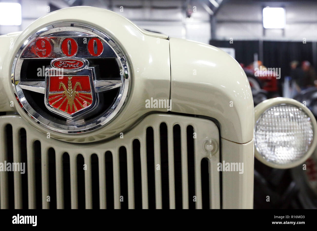 Quad City Buy And Sell >> Iowa Usa 9th Nov 2018 A 1955 Ford 950 Tractor Was One Of Quad City Buy And Sell >> Iowa Usa 9th Nov 2018 A 1955 Ford 950 Tractor Was One Of