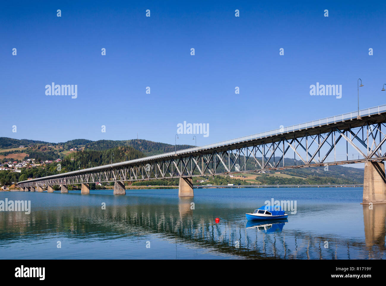 Vingnesbrua road bridge over the largest norwegian lake Mjosa ...