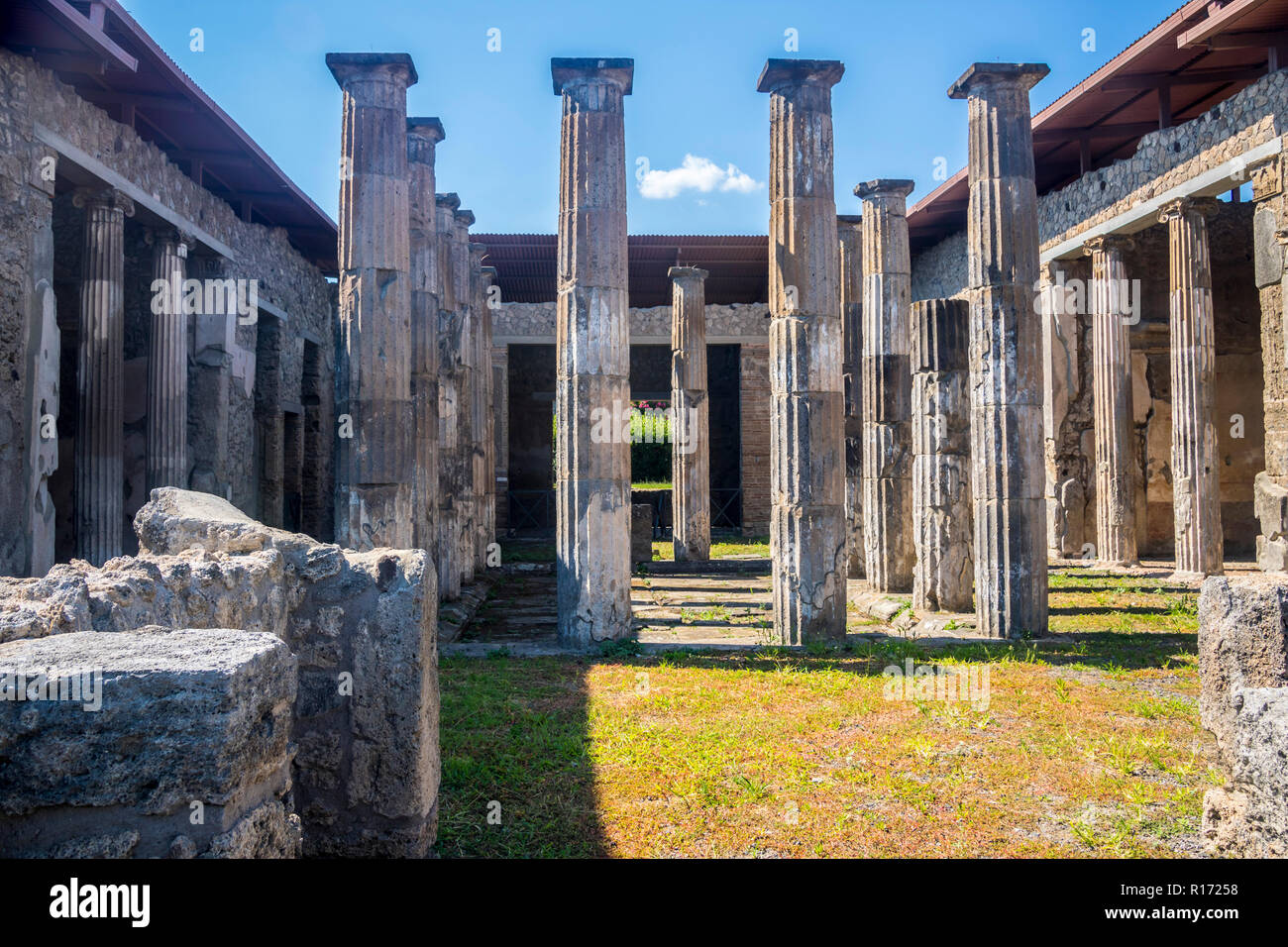 Columns, Roman architecture, Pompeii, Italy, Roman building concept