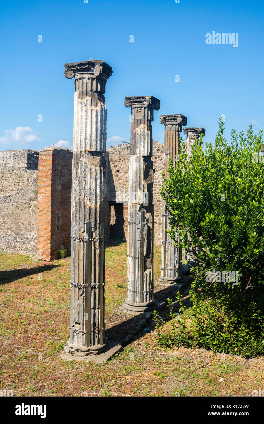 Columns, Roman architecture, Pompeii, Italy, Roman building concept
