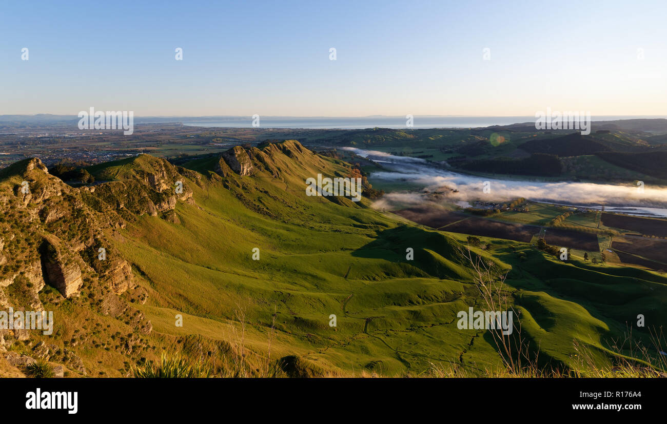 dawn-over-te-mata-peak-hawkes-bay-new-zealand-stock-photo-alamy